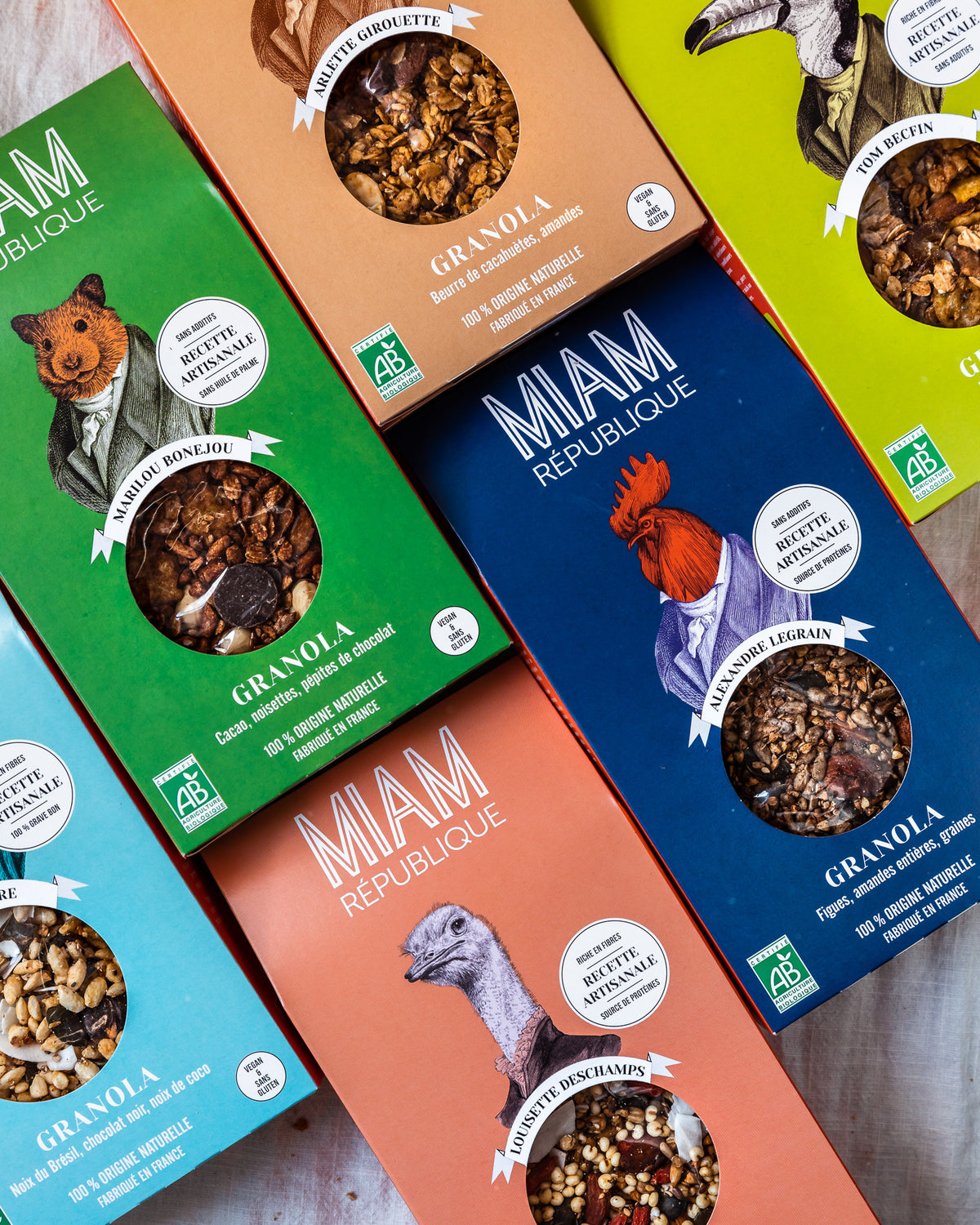 La Famille au complet – nos 8 granolas bio
