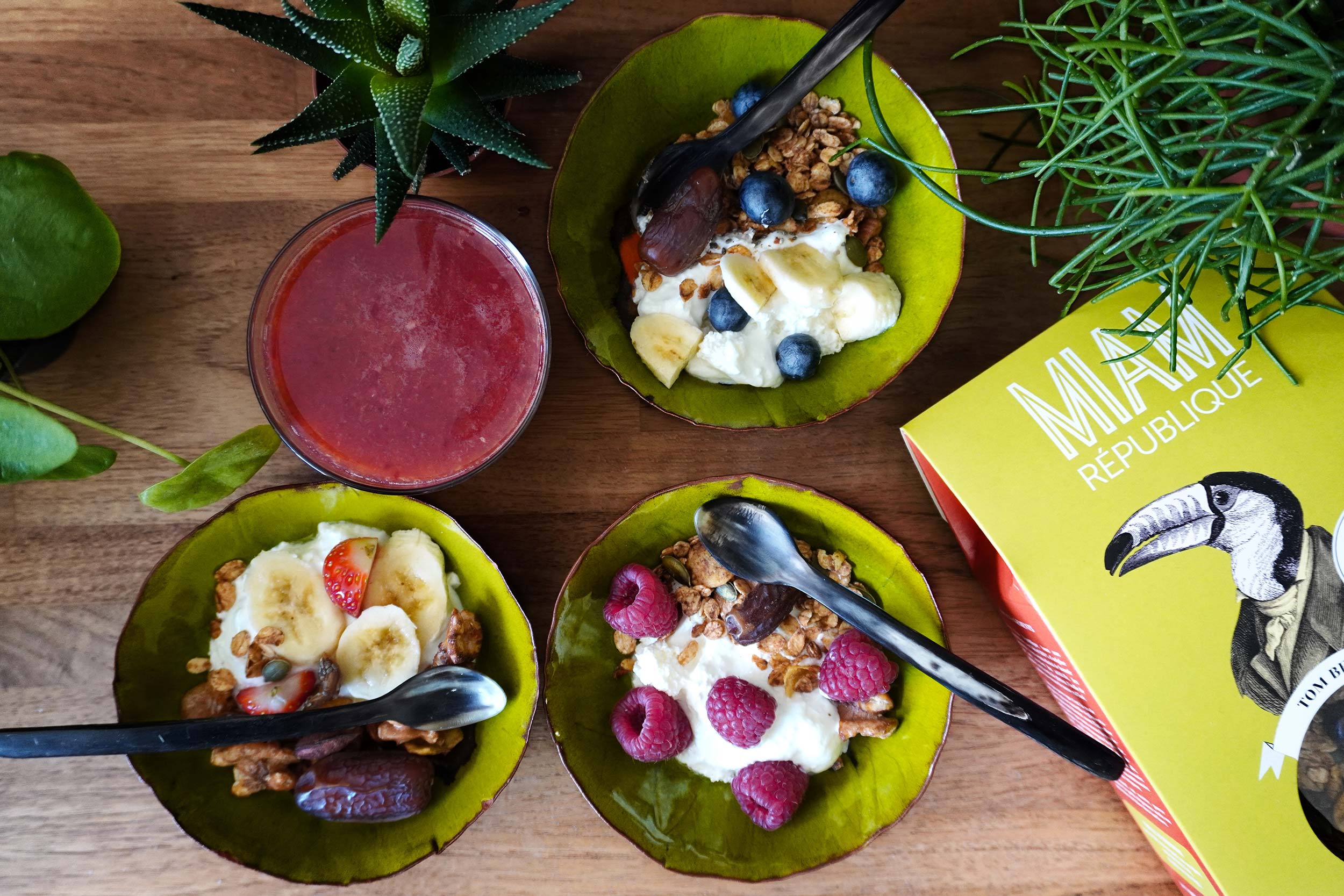 Granola bio artisanal Tom Becfin, Vegan, sans gluten et sain, riche en fibres, amandes et dattes équitables. Parfait au petit-déj ou snack, signé Miam république