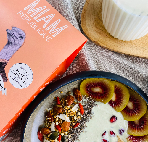 Granola bio amandes & baies de goji Louisette Deschamps, recette artisanale équilibrée et gourmande. Vegan, riche en fibres, sans gluten, sans sucre raffiné.