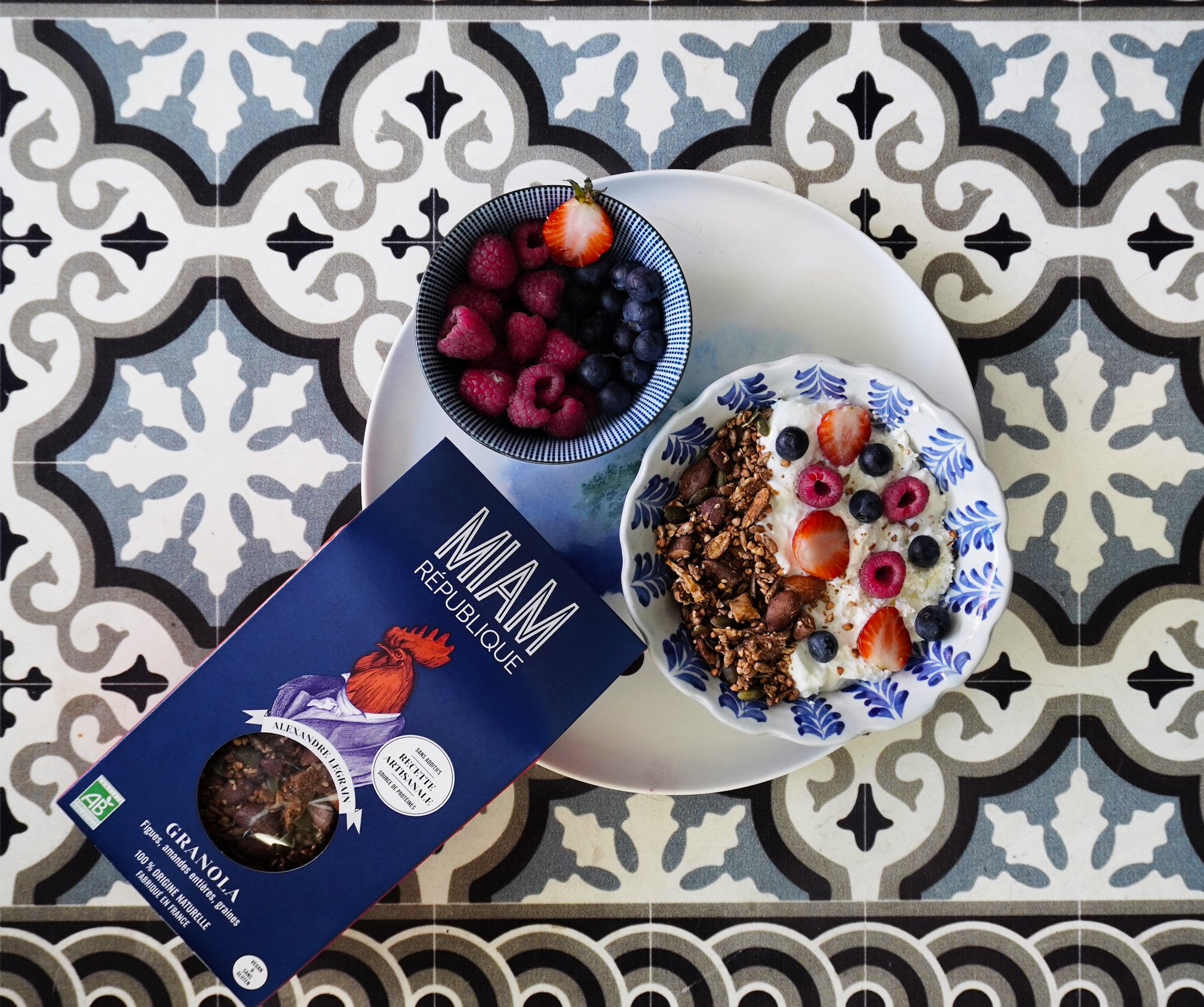 Granola bio sans céréales, figues, amandes & super aliments, Alexandre Legrain, subtillement sucré au sirop d'érable. Recette artisanale vegan, sans gluten, sources de protéines.