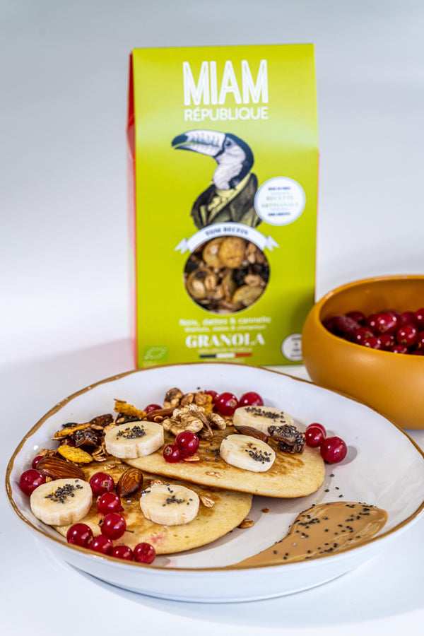 Granola bio artisanal Tom Becfin, Vegan, sans gluten et sain, riche en fibres, amandes et dattes équitables. Parfait au petit-déj ou snack, signé Miam république